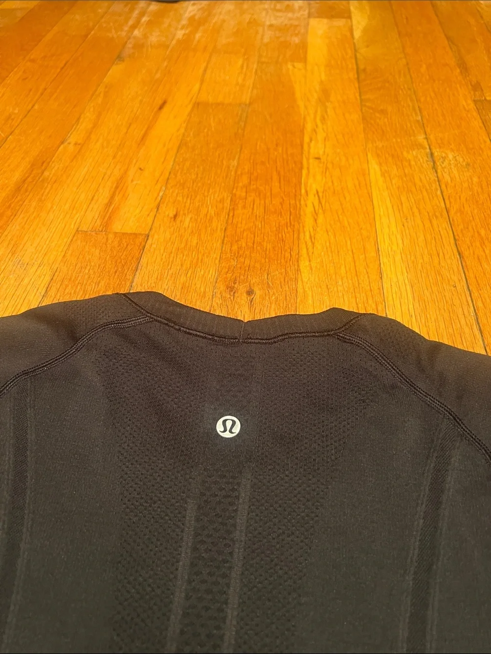 Lululemon Swiftly Tech Short Sleeve Crew Tee in Black, Women’s size 6